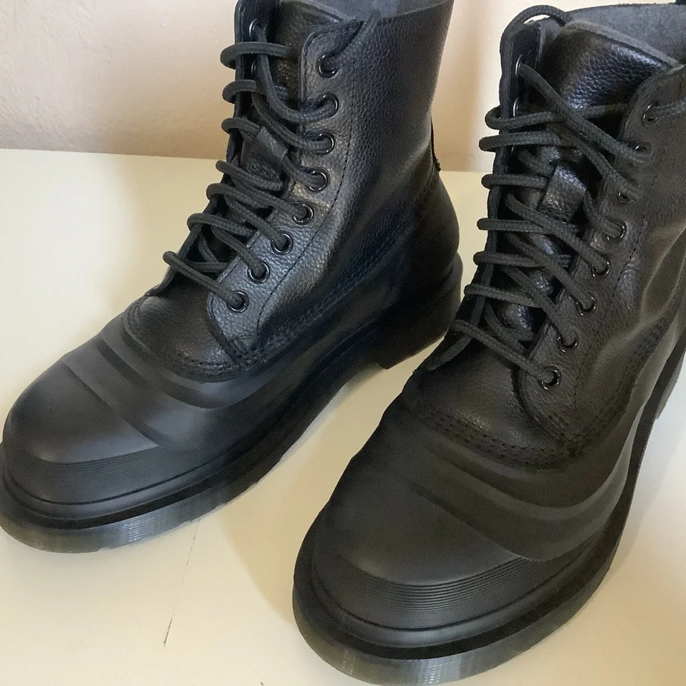 Dr. Martens Boots Women’s US 7, Men’s US 6